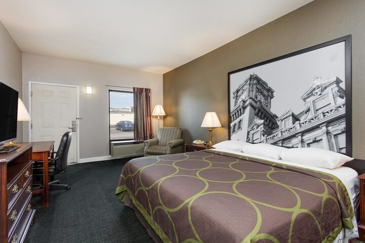 Room 4 of 19