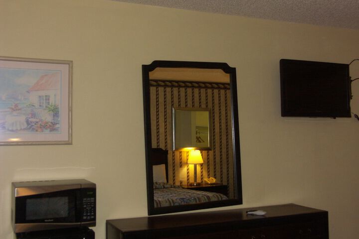 Deerwood Inn and Madison Campground
