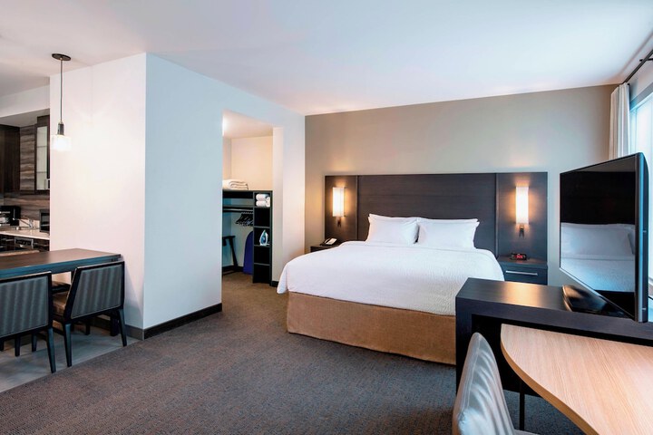 Room 30 of 46
