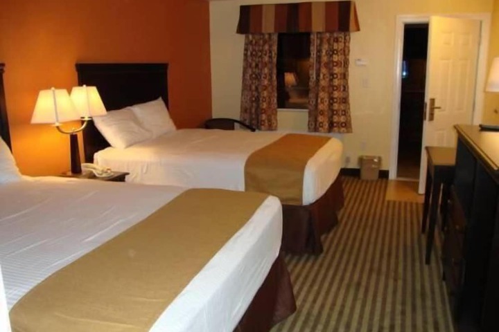 Room 9 of 35