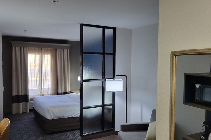 Room 54 of 69