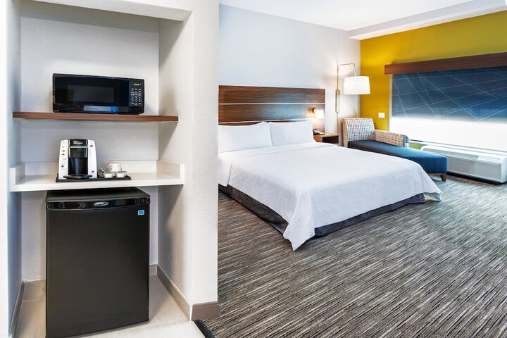 Room 34 of 47