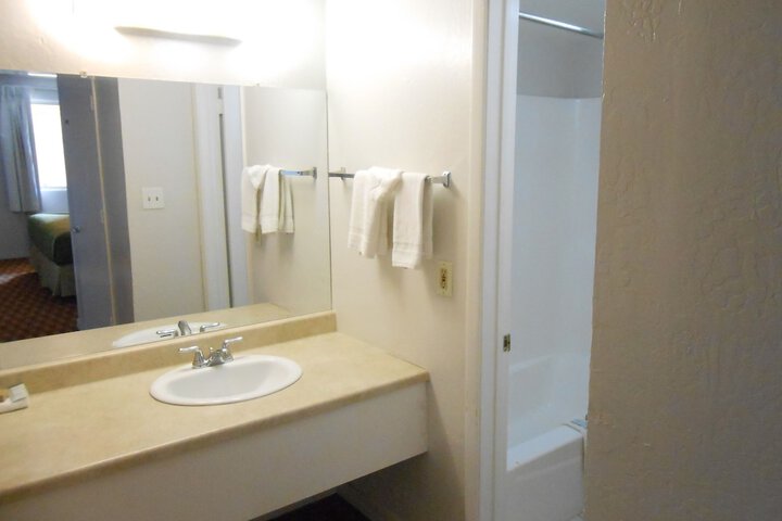 Room 15 of 33