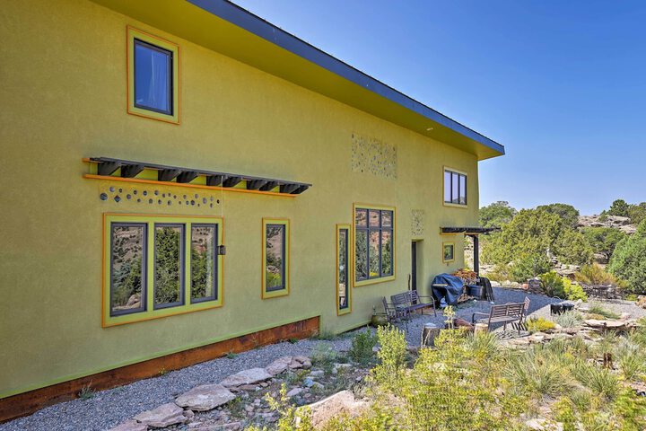 Family-friendly Del Norte Home w / Stunning Views!