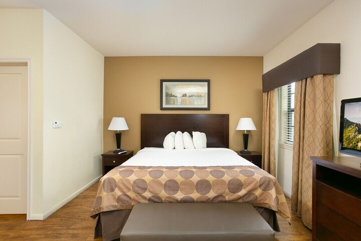 Room 12 of 18