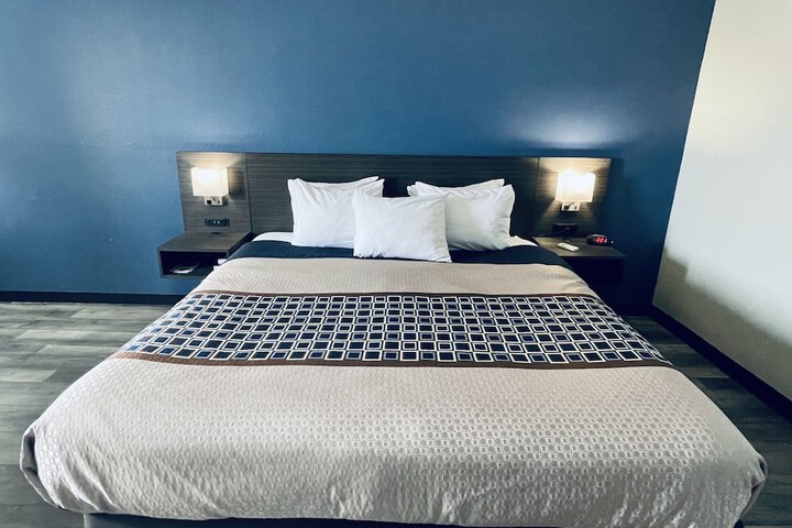 Room 33 of 43
