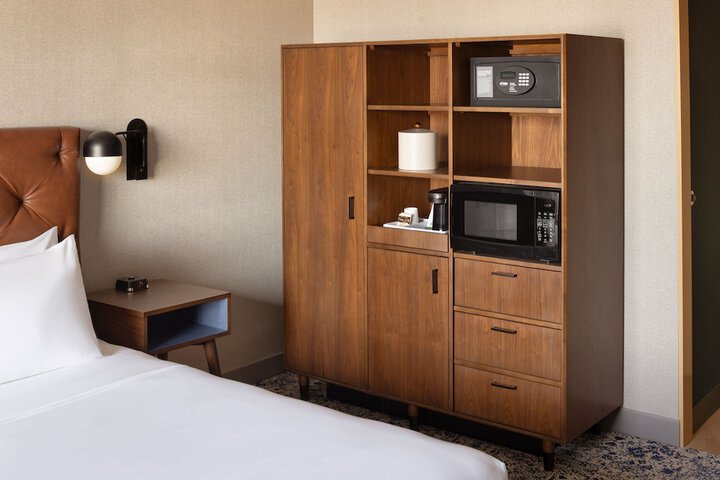 Room 18 of 43