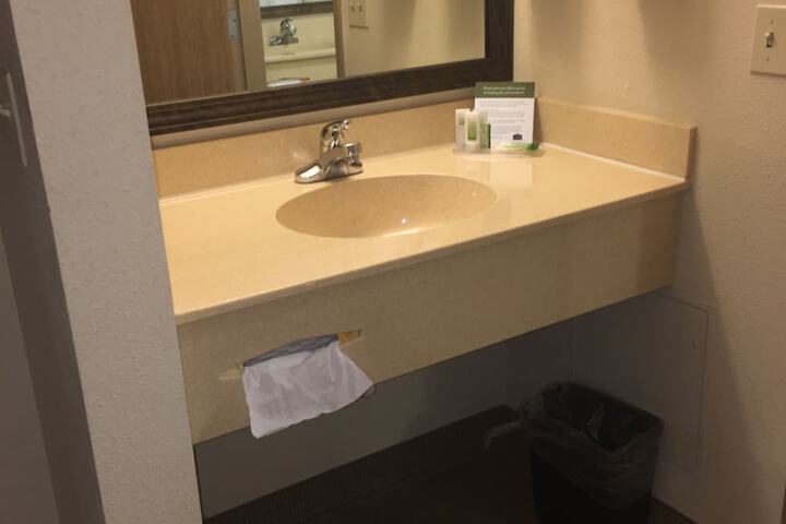 AmericInn by Wyndham Monmouth