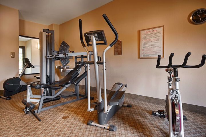 Best Western Plus Bass Hotel & Suites