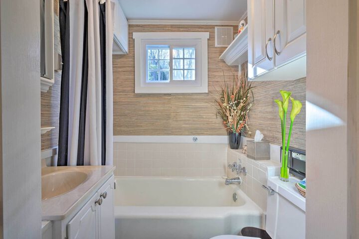 3-acre Lodge w / Snowmobile & Four-wheeling Trails