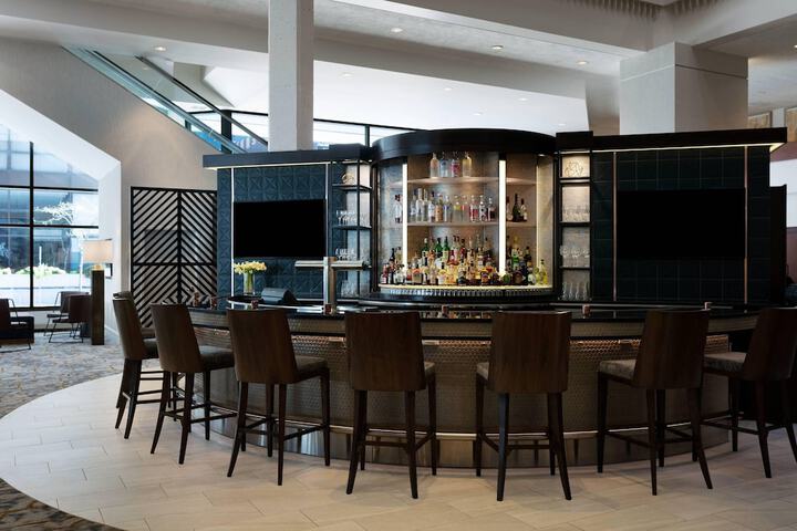 Lounge 67 of 80