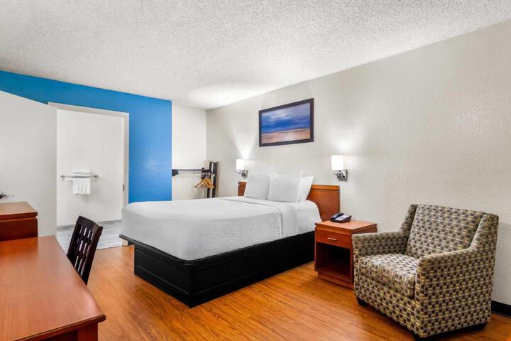 Travelodge Suites by Wyndham MacClenny
