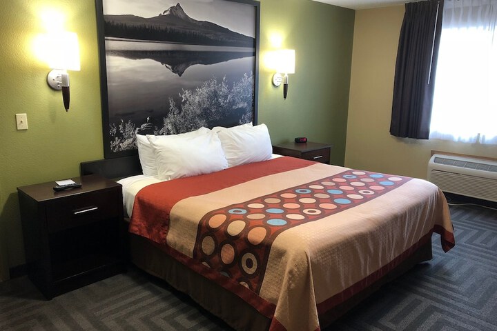 Room 17 of 38