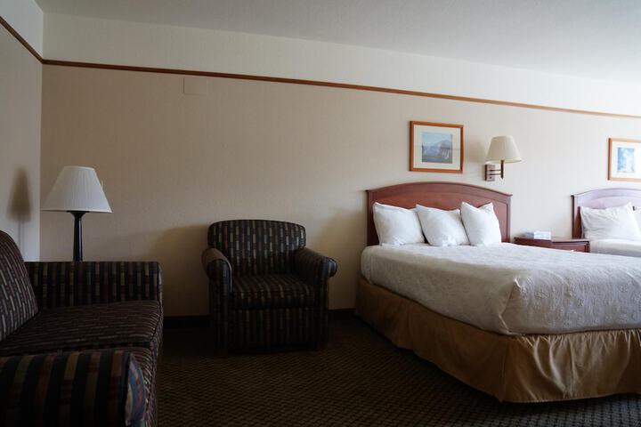 Luxury Inn & Suites
