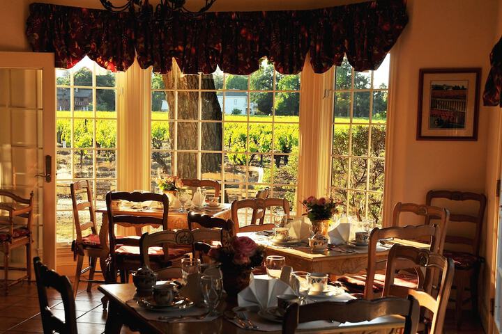 Vineyard Country Inn