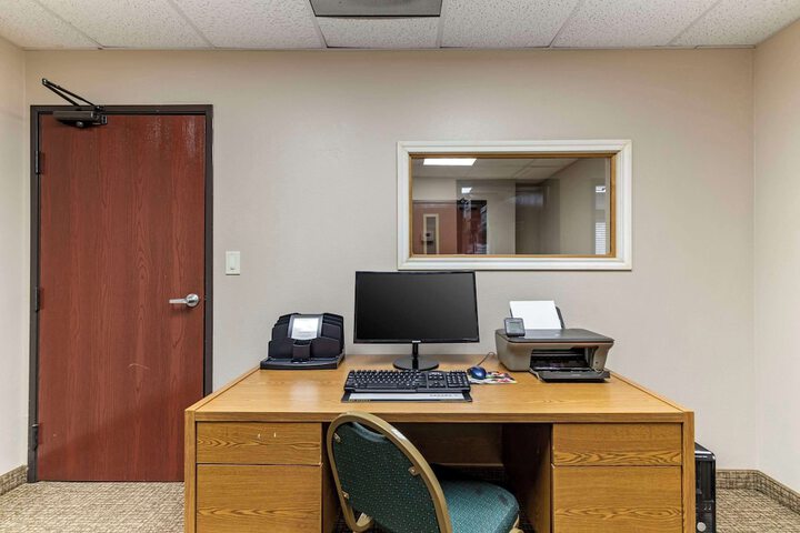 Business Center 51 of 54