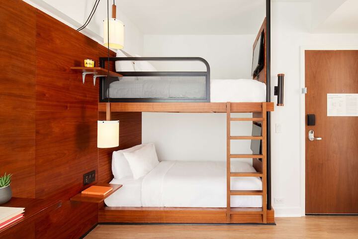 Room 16 of 106