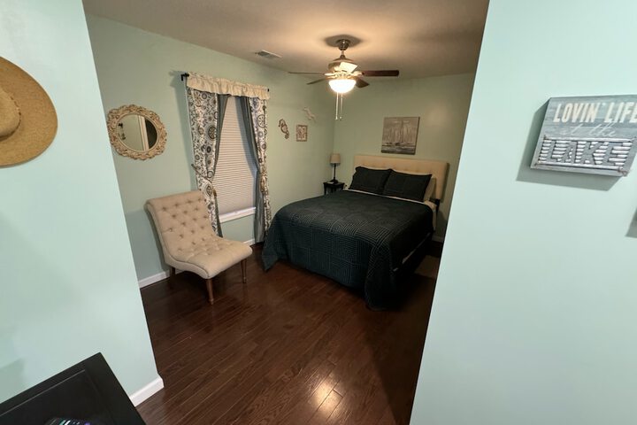Room 7 of 16