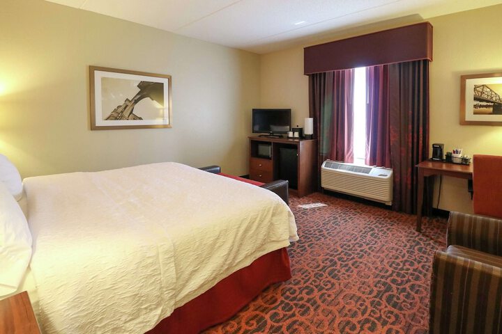 Room 12 of 83