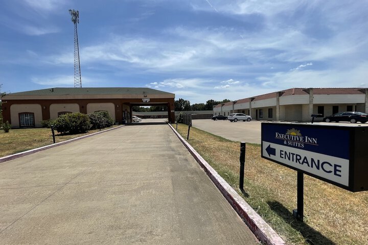 Gun Barrel Executive Inn