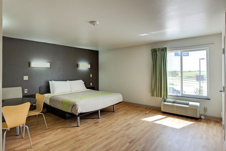Room 32 of 38