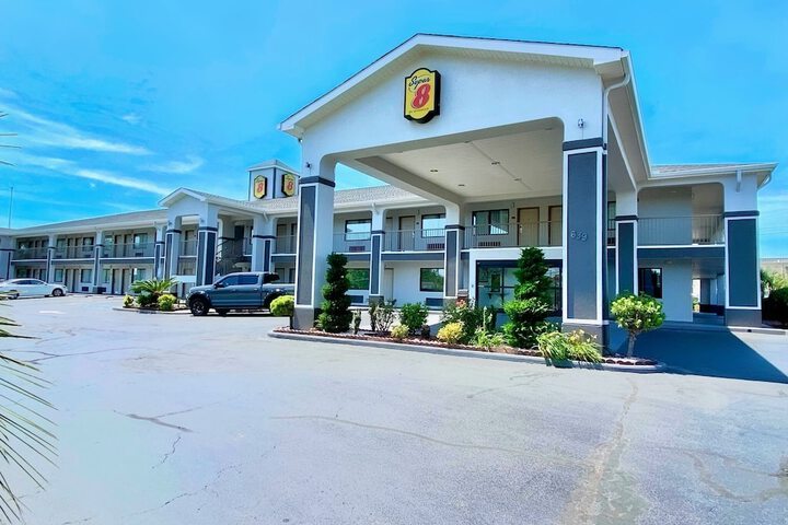 Super 8 by Wyndham Prattville Montgomery