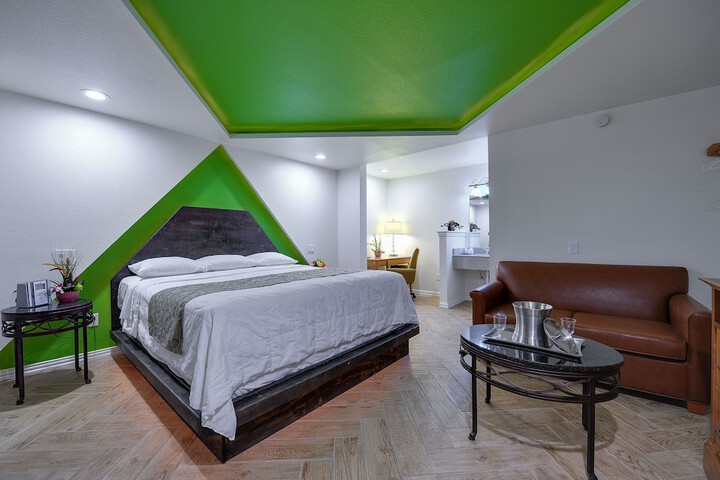 Room 12 of 33