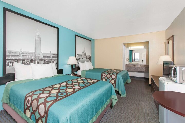Room 9 of 15
