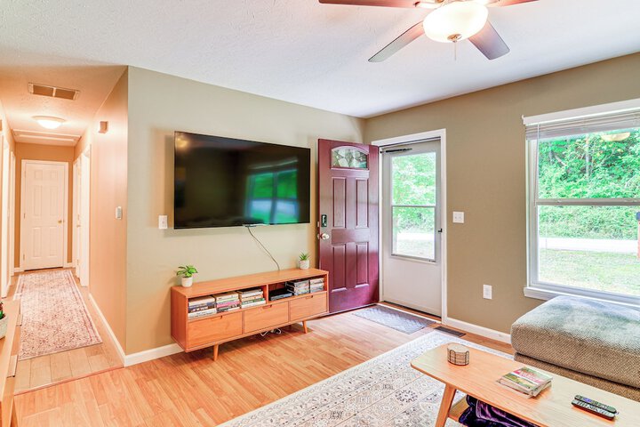 Campton Cottage w / Hot Tub Near Hiking + Climbing