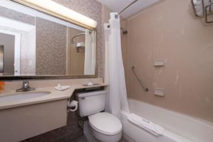 Ramada Plaza Rochester Airport