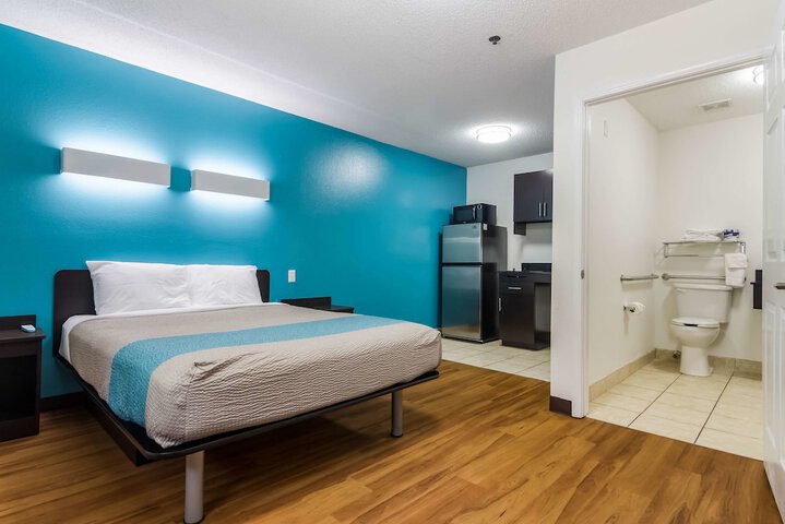 Room 18 of 29