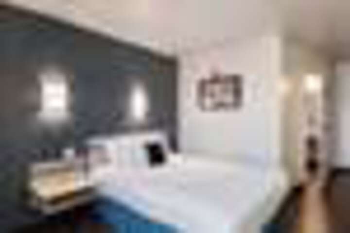 Room 87 of 112