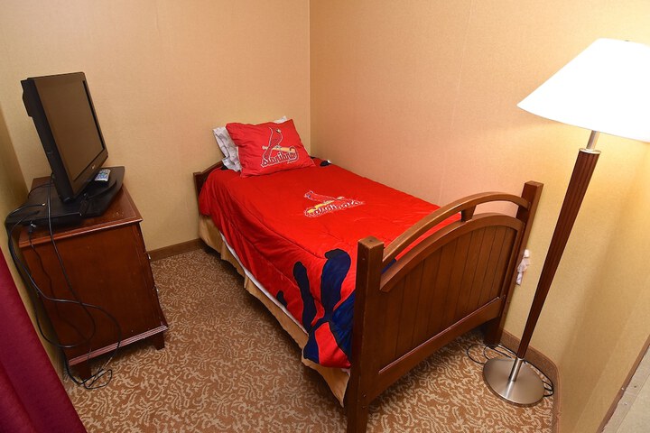 Room 32 of 57
