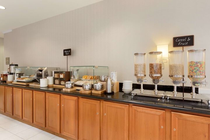 Embassy Suites by Hilton Newark Wilmington South