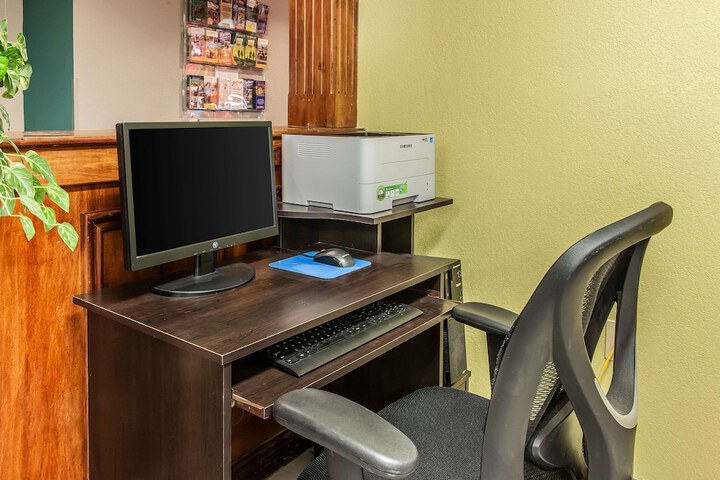 Business Center 33 of 33