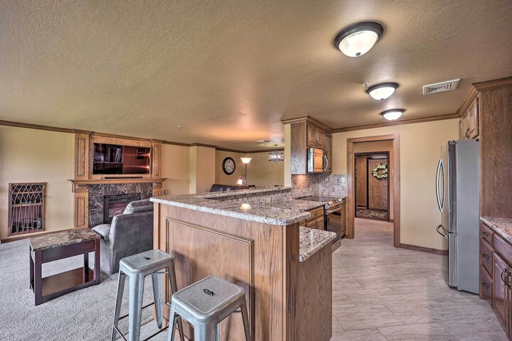 Golf Course & Lake Views: Cozy Afton Condo!