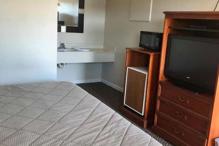Room 10 of 18