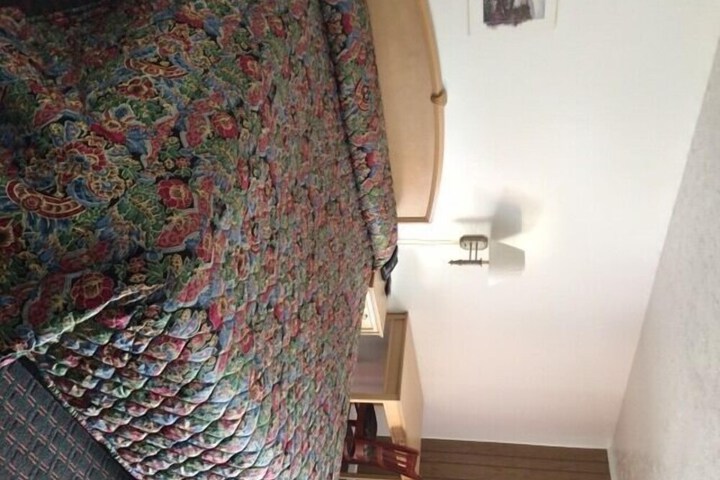 Room 6 of 19