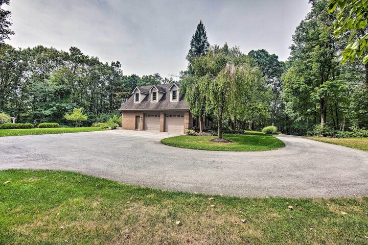 Extravagant Atglen Manor w / Private 60-acre Land!