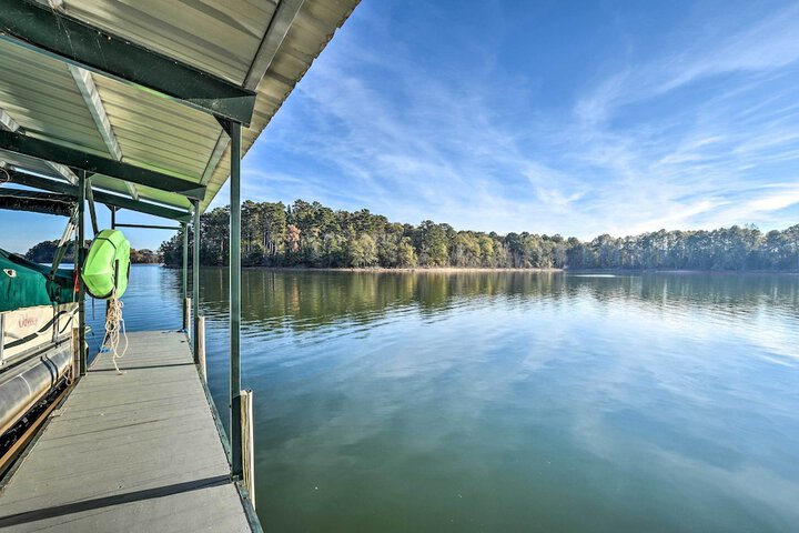 Lake Hartwell Home w / Private Dock & Hot Tub!
