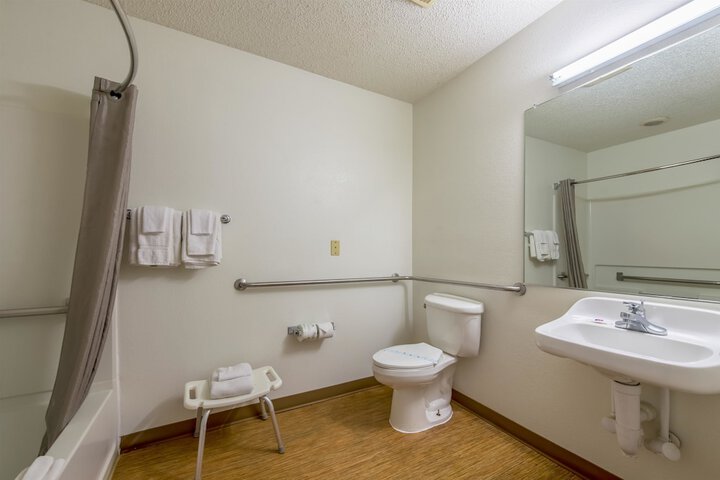 Room 18 of 28