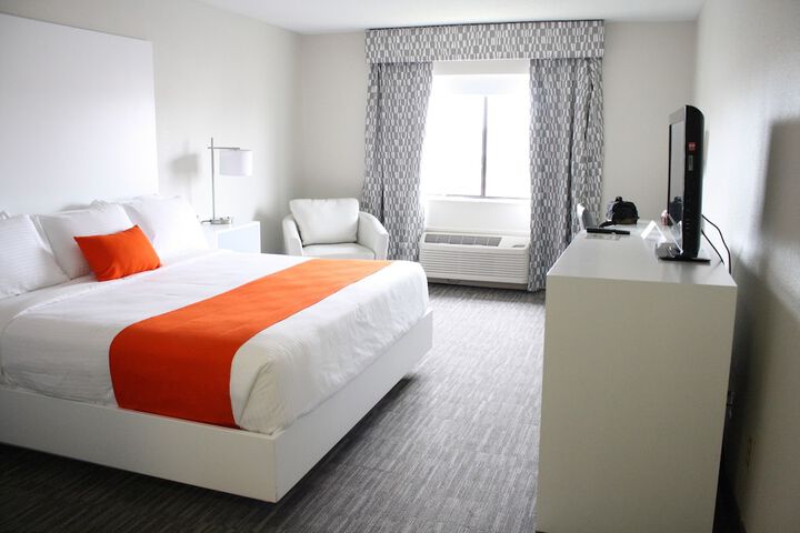 Room 33 of 46