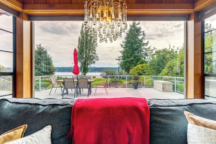 Waterfront Kingston Getaway: Beach Access On-site!