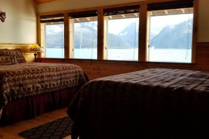 Room 42 of 90