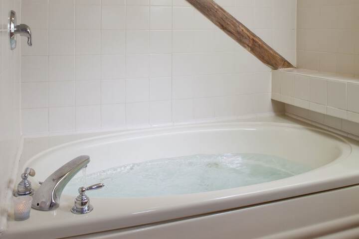 Hot Tub 56 of 74