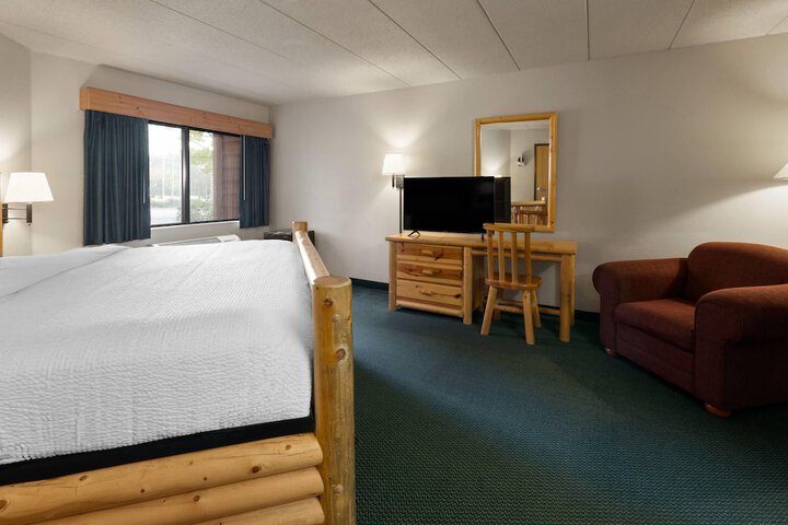 Shell Lake Lodge a Travelodge by Wyndham