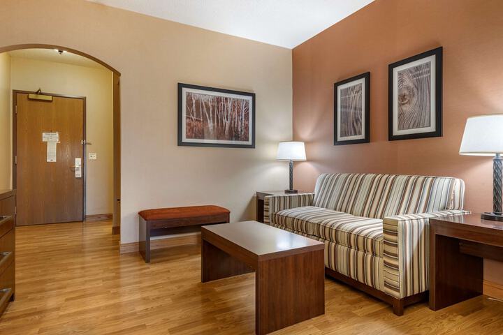 Room 33 of 46