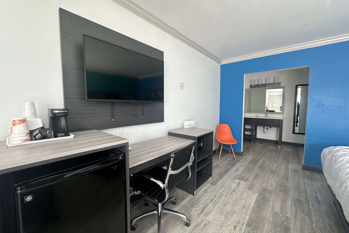 Room 16 of 34