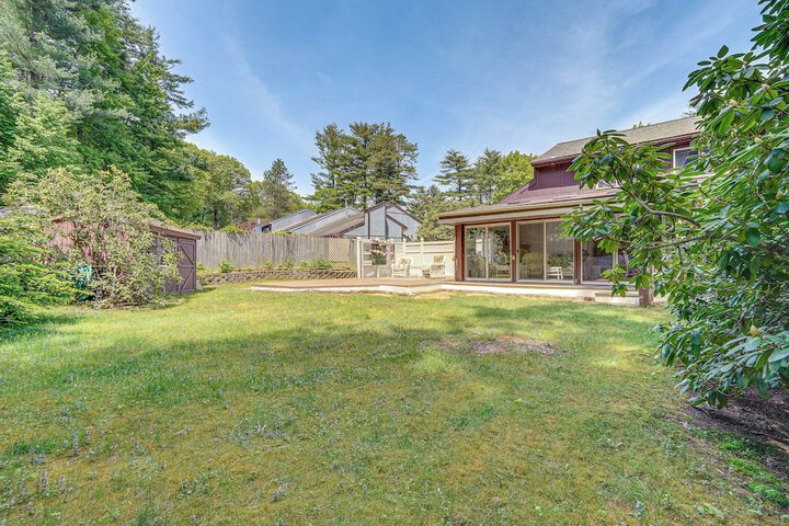 French-inspired Townhome 9 Mi to Saratoga Springs!