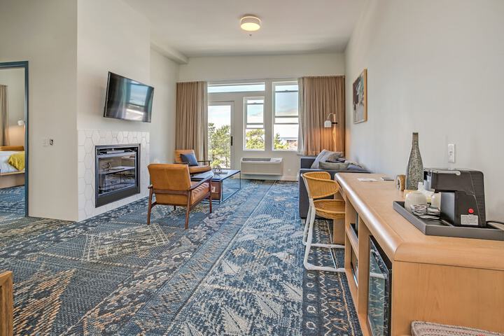 SaltLine Hotel